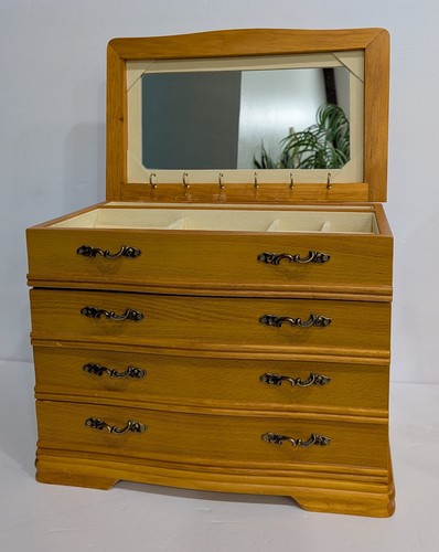 Vintage wooden jewelry box - jewelry,