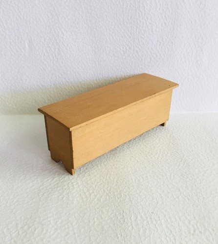 Dolls house scale - 1:12,